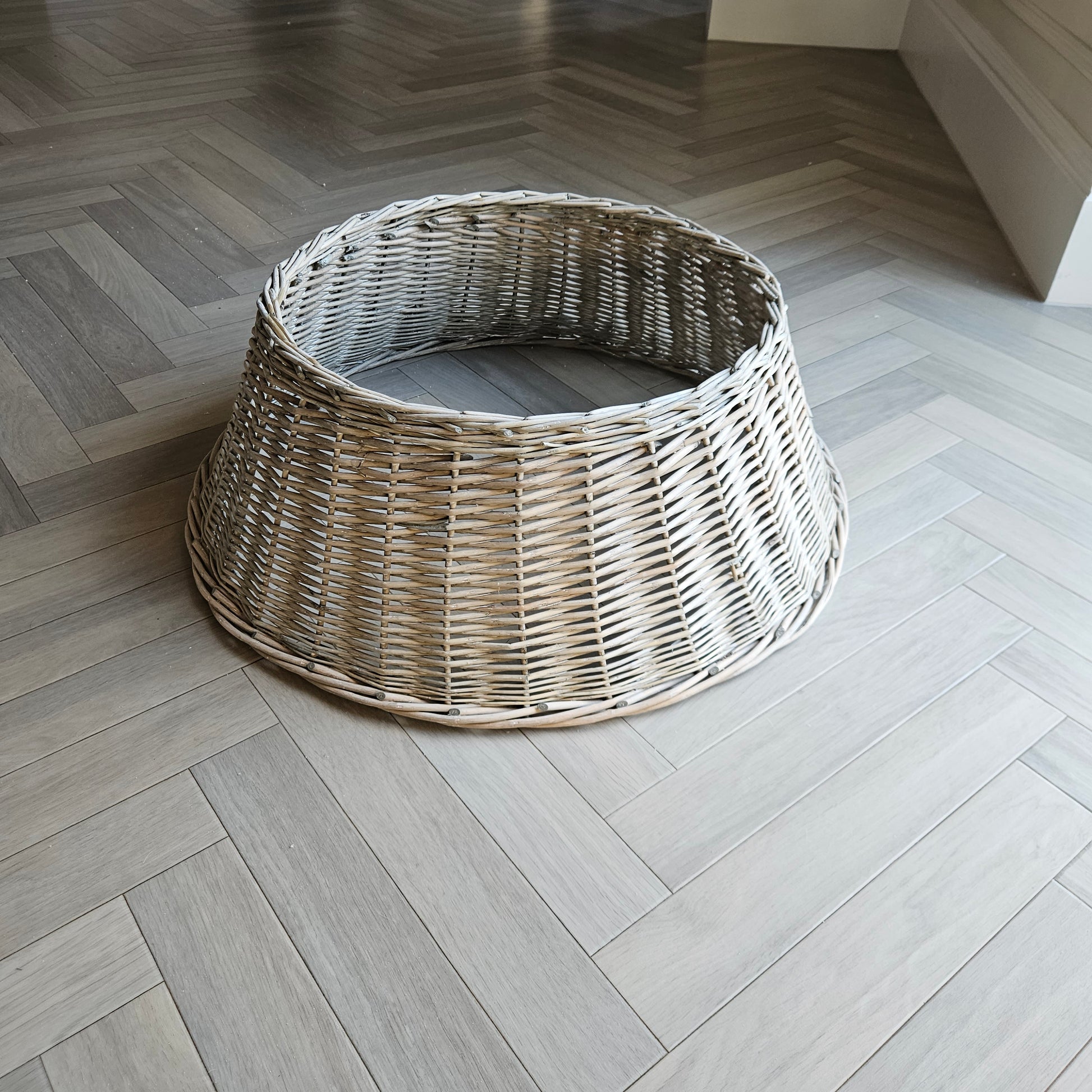 1 piece rattan tree skirt hand woven
